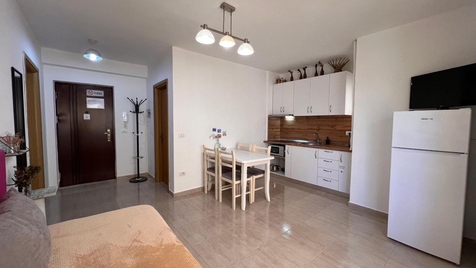 Mire Apartment Durres Exterior photo